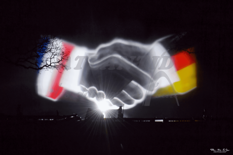 Commemoration_ecran_eau_poignee_de_main