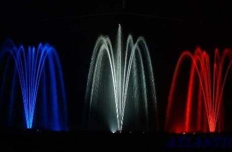 Commemoration_fontaine_bleu_blanc_rouge