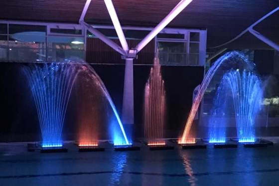 Inauguration_Aqualone_fontaines_roses_bleu