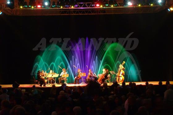 Fontaines_decorations_avec_orchestre