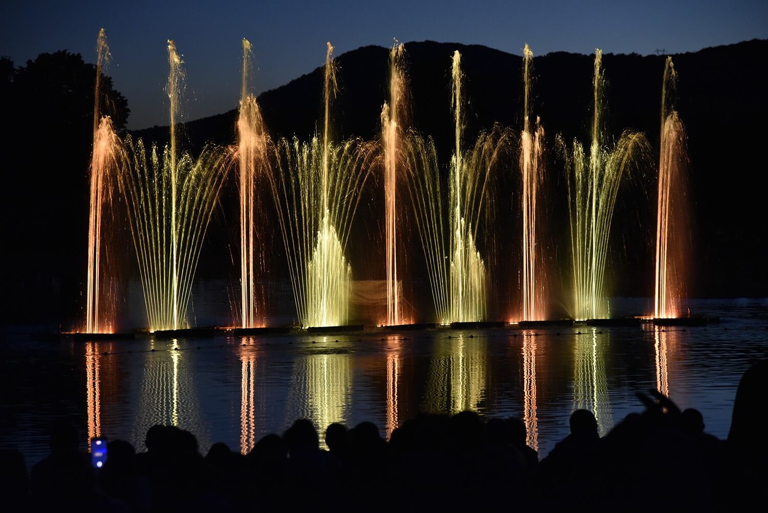 Atlantid - Other themes - Yellow and orange dancing fountains