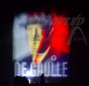 Atlantid - Commémoration - 80eme anniversaire du débarquement - Projection du portrait du général de Gaulles sur écran d'eau