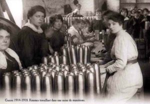 Atlantid - Conmemoración - Foto de mujeres fabricando municiones durante la Segunda Guerra Mundial