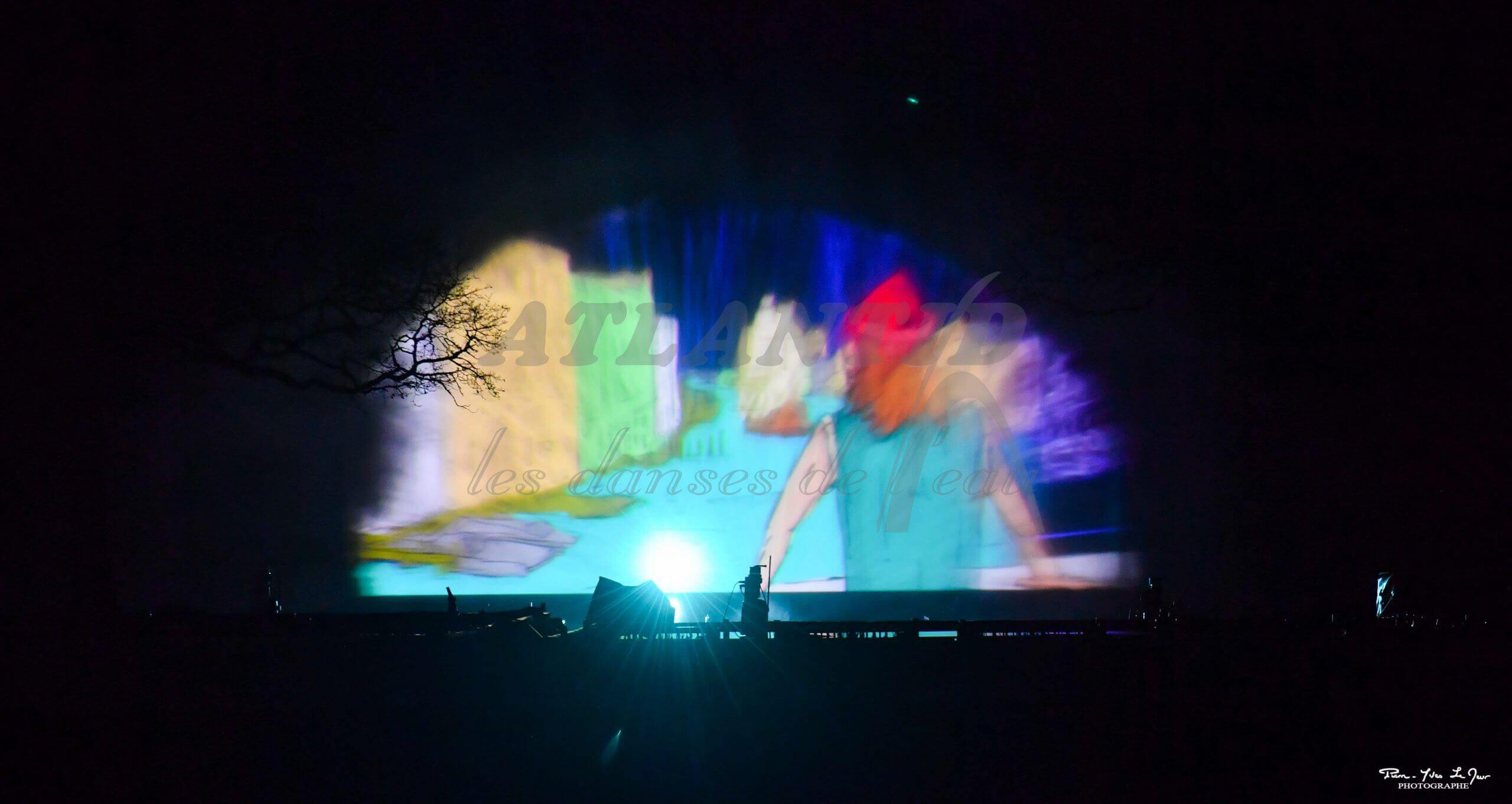 Atlantid - Marco Polo - Demi écran avec projection d'animation dessus