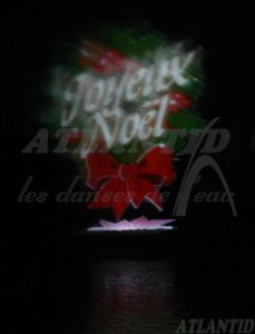Atlantid - Noël Saint-Nicolas - Projection de texte Joyeux Noël sur écrans d'eau