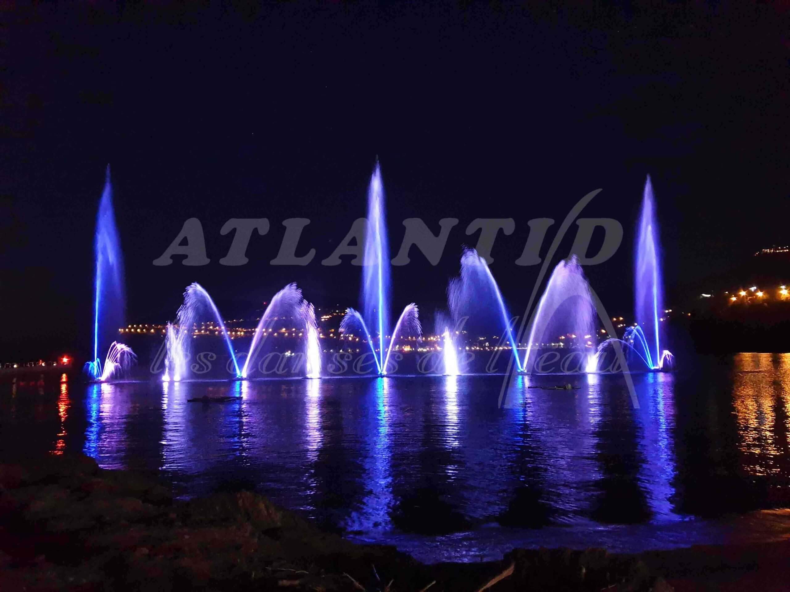 Atlantid - Chorros de agua violeta