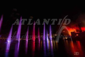 Atlantid - La belle époque - Jets d'eau violets et rouges