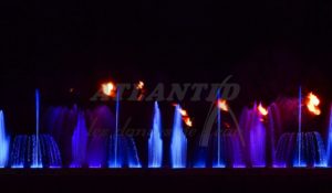 Atlantid - Jets d'eau bleus et violets