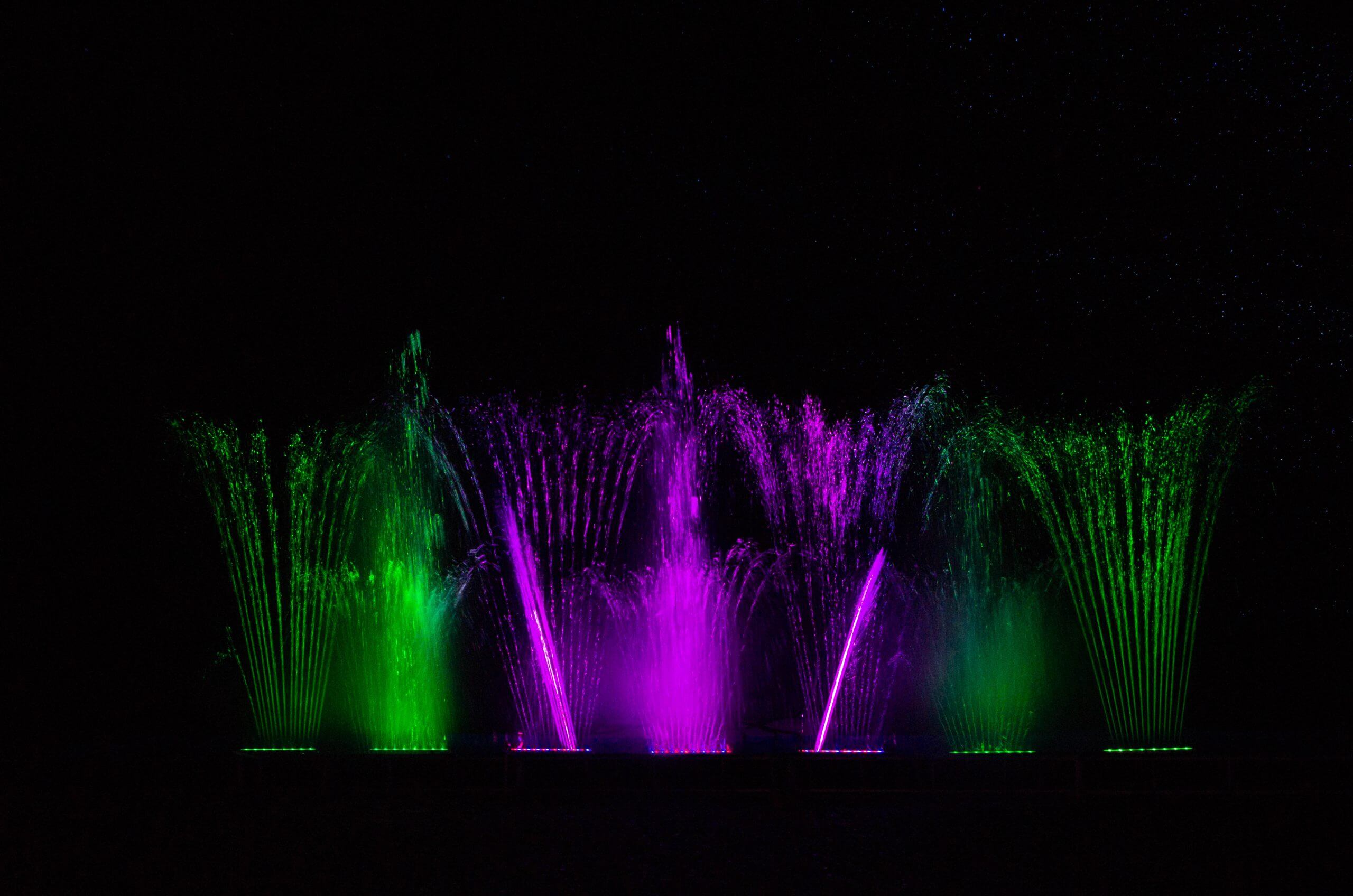 Atlantid - Ecological shows - Water show with purple and green jets