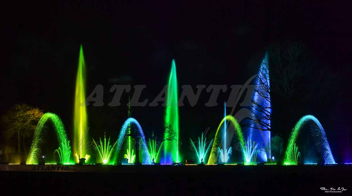 Atlantid - Giant fountain made up of green and blue water jets